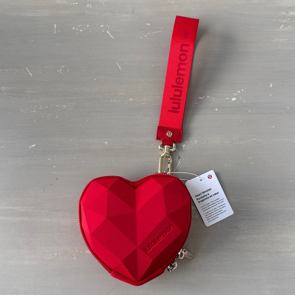NWT Lululemon Heart Wristlet Bag Oxford Red - Picture 2 of 10